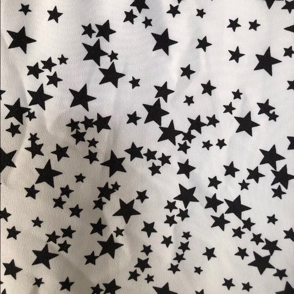 ✨ SALE✨ New York & Company Blouse With Starts - Picture 8 of 8